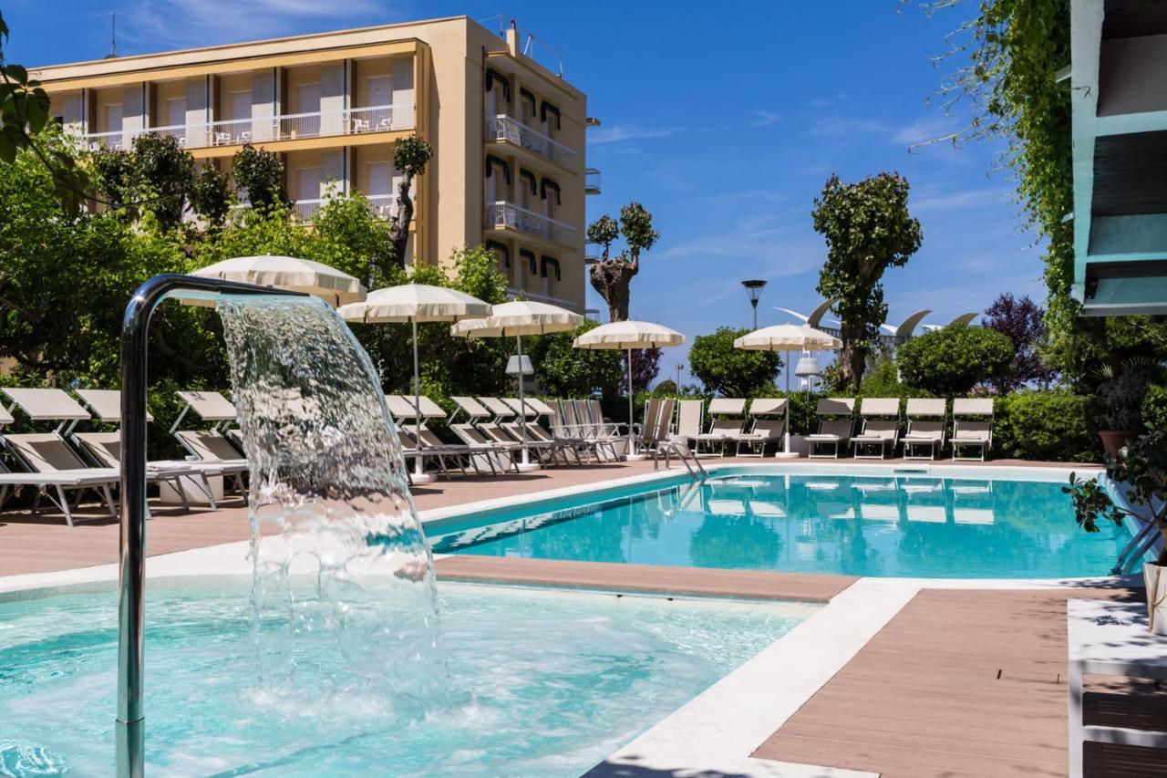 Hotel Alexander غابيتّشي ماري المظهر الخارجي الصورة