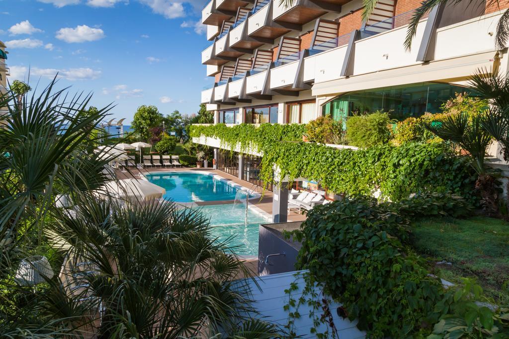 Hotel Alexander غابيتّشي ماري المظهر الخارجي الصورة
