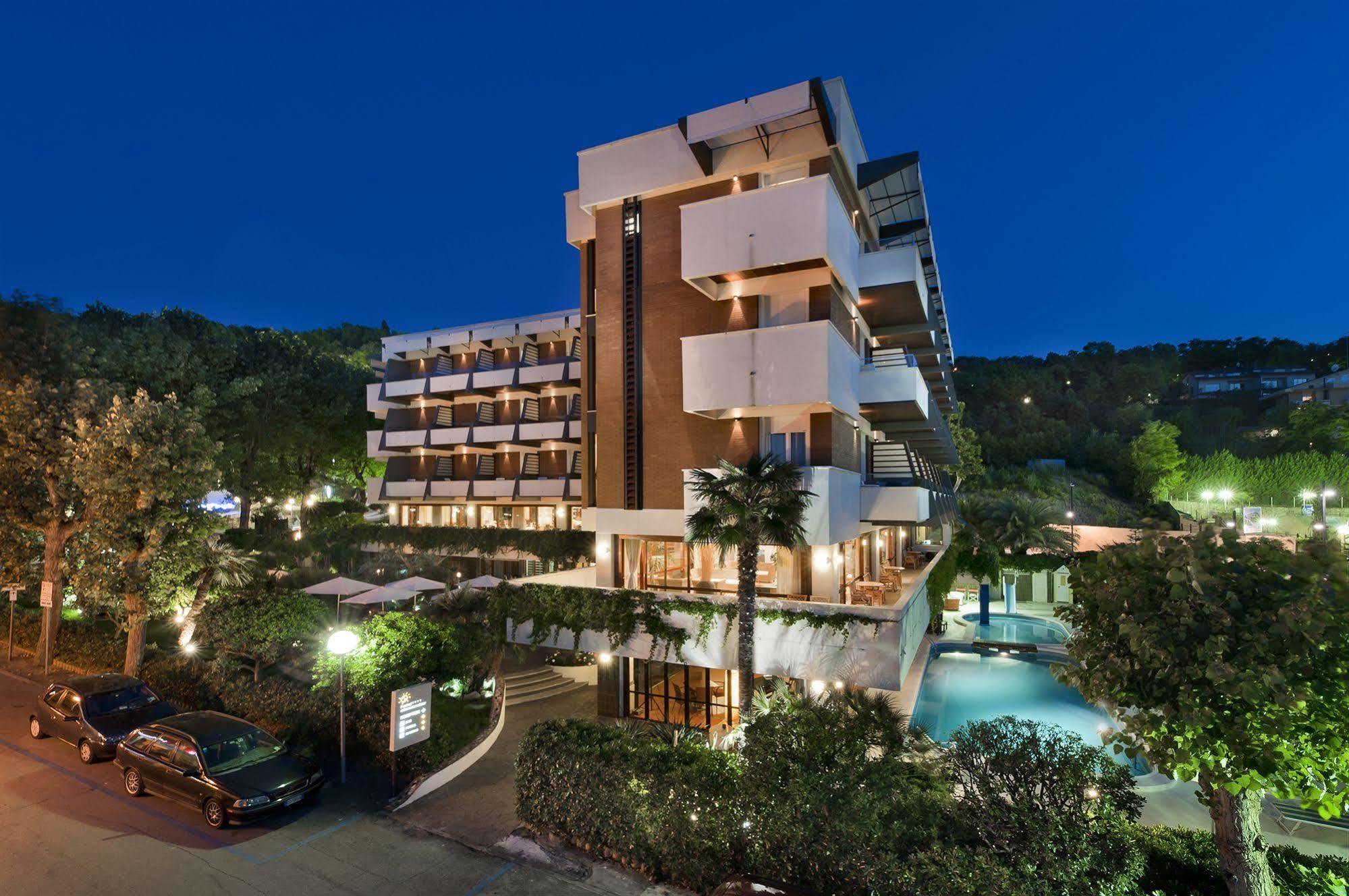 Hotel Alexander غابيتّشي ماري المظهر الخارجي الصورة