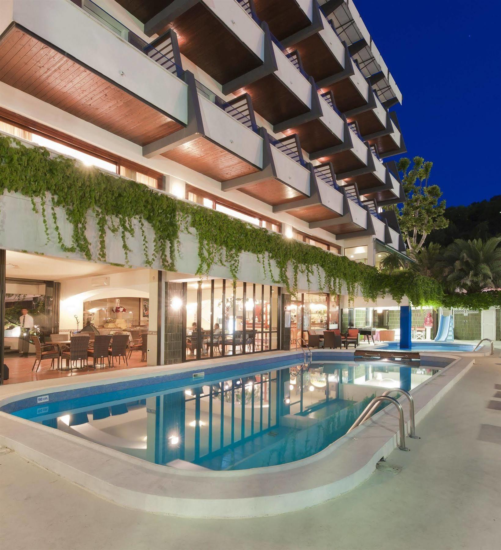 Hotel Alexander غابيتّشي ماري المظهر الخارجي الصورة
